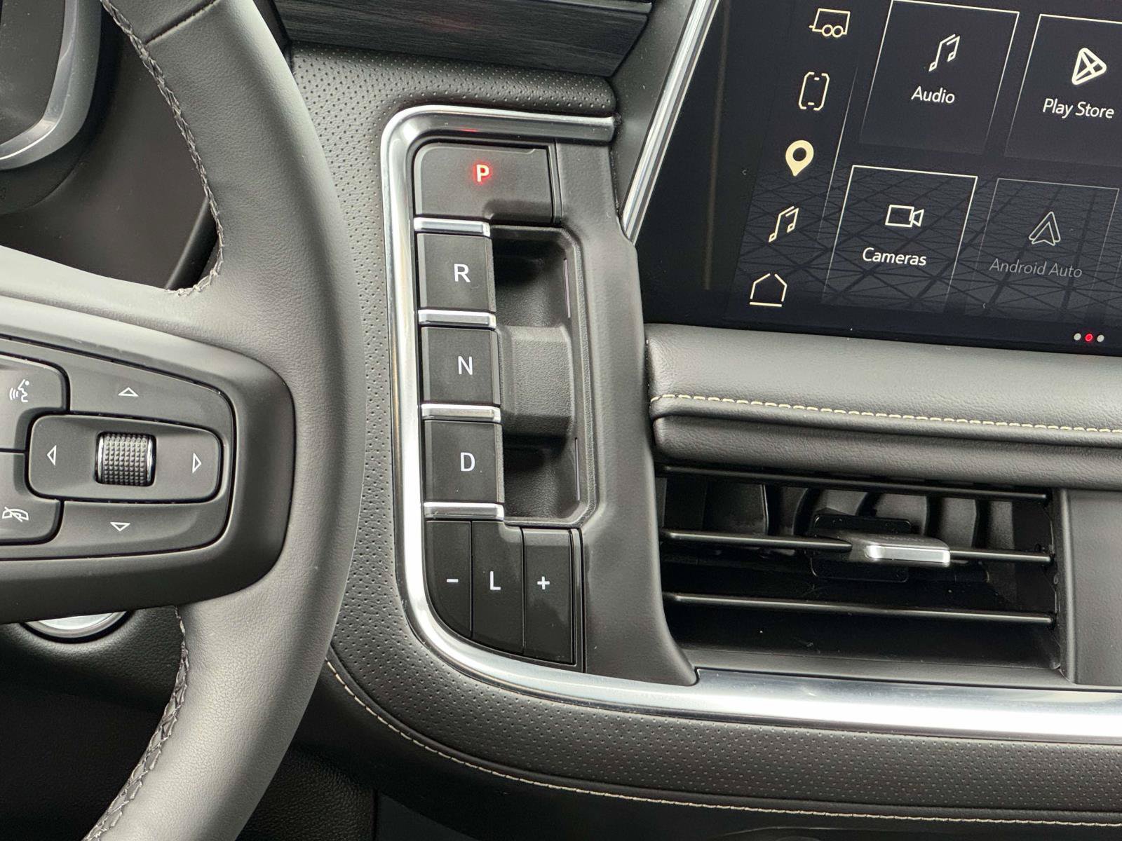 Used 2023 GMC Yukon SLT w/ SLT Premium Package AWD/4WD image 5