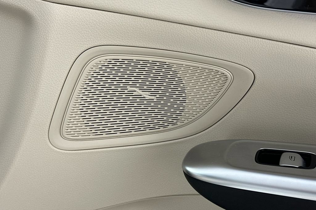 Certified 2025 Mercedes-Benz C 300 Sedan image 21