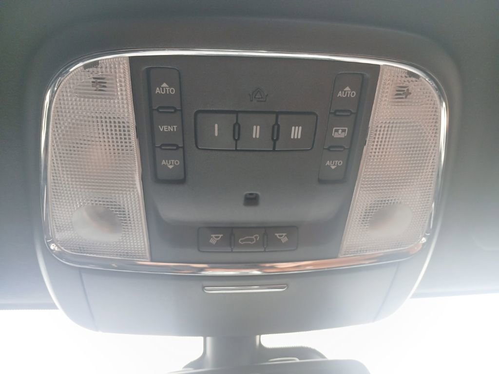 Used 2015 Jeep Grand Cherokee SRT w/ Luxury Group II image 23