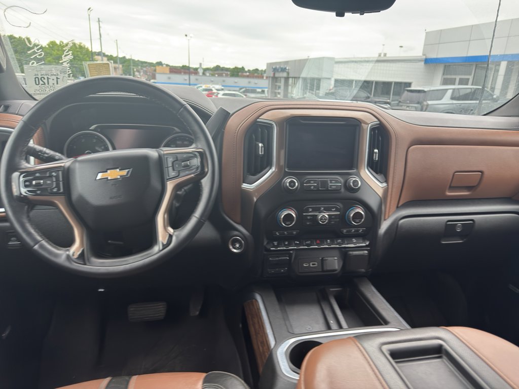 Used 2022 Chevrolet Silverado 3500 High Country w/ Technology Package AWD/4WD image 9
