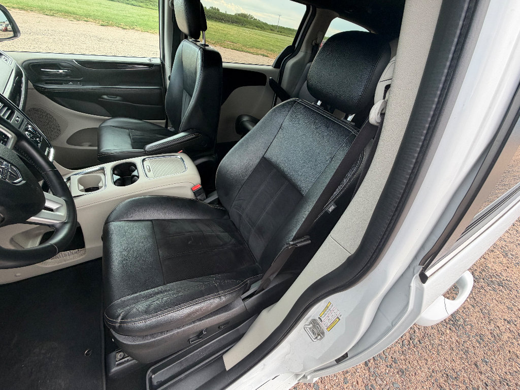 Used 2018 Dodge Grand Caravan SXT FWD image 9