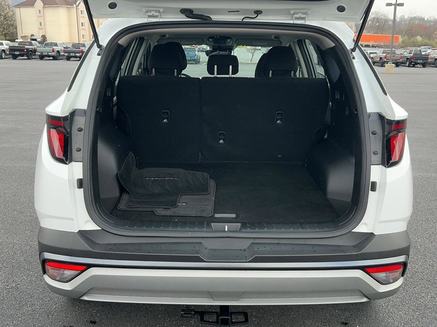 Certified 2025 Hyundai Tucson SE image 9