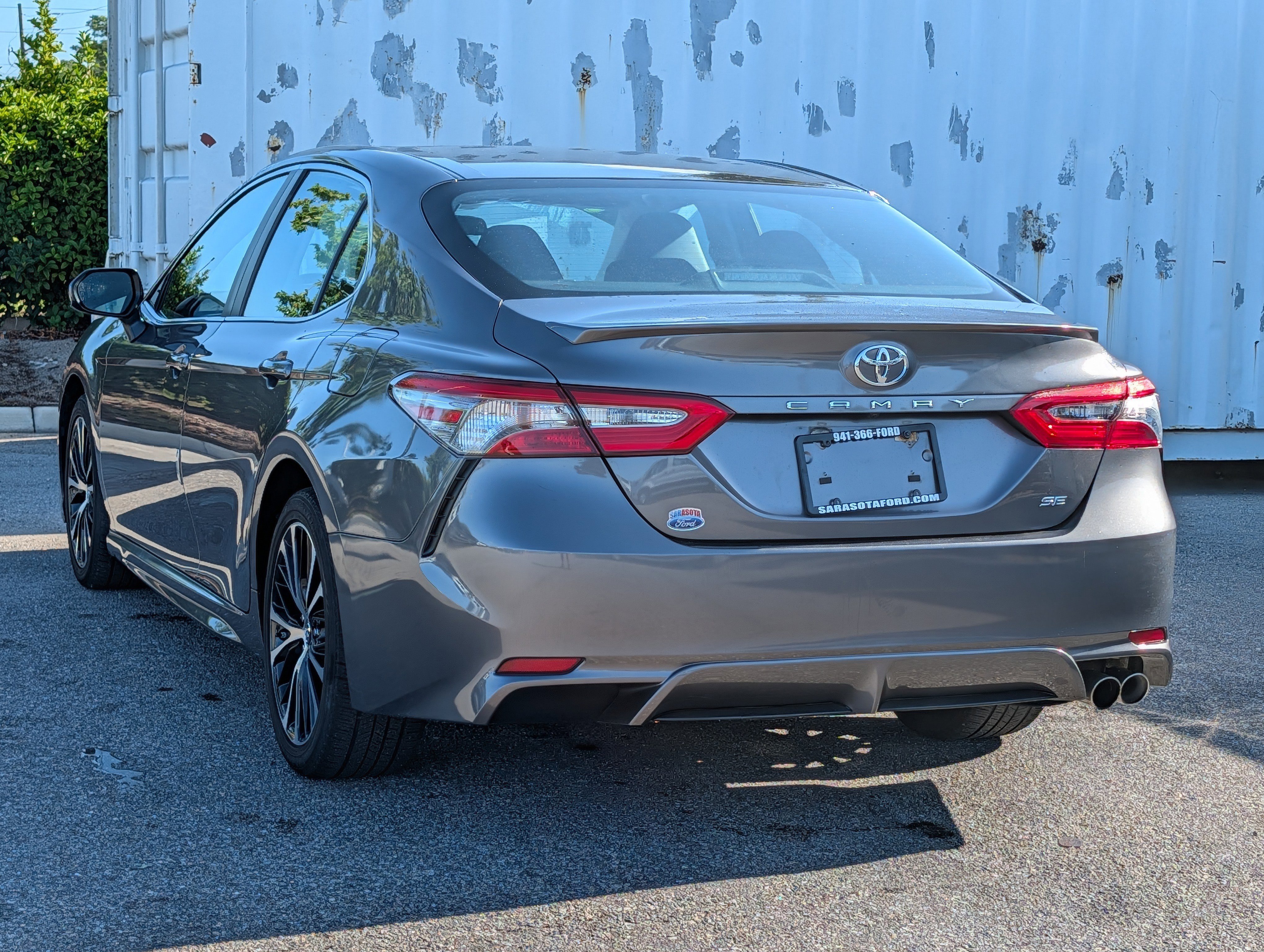 Used 2018 Toyota Camry SE w/ Moonroof Package FWD image 6