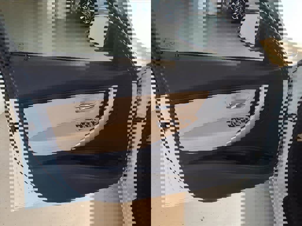 Used 2018 BMW 320i xDrive Sedan w/ Convenience Package image 10