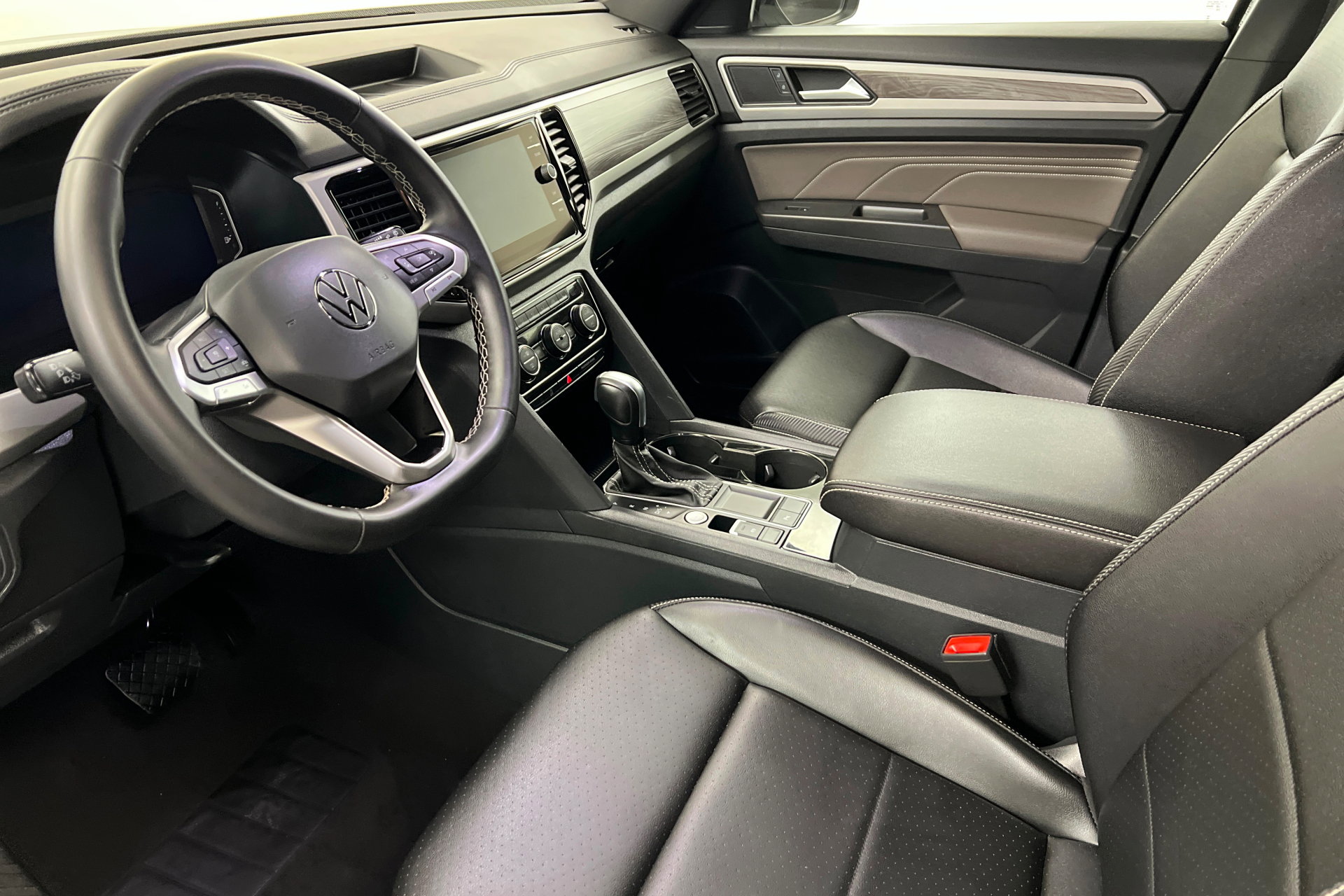 Used 2023 Volkswagen Atlas Cross Sport SE image 16