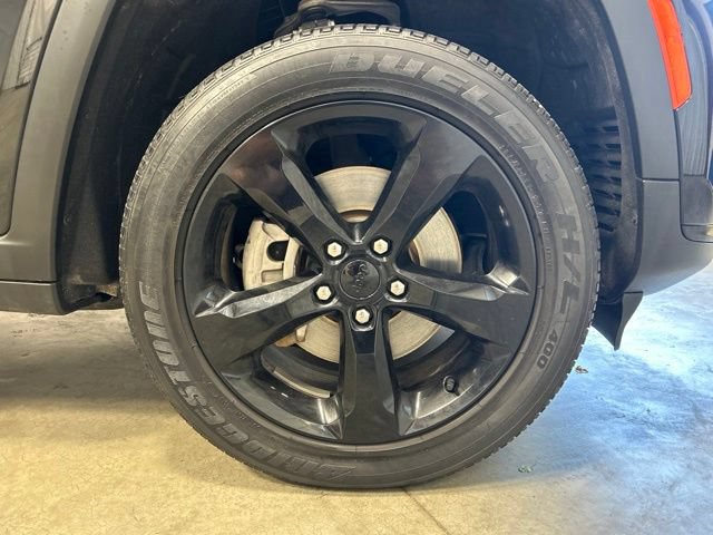 Used 2023 Jeep Grand Cherokee L Laredo AWD/4WD image 11