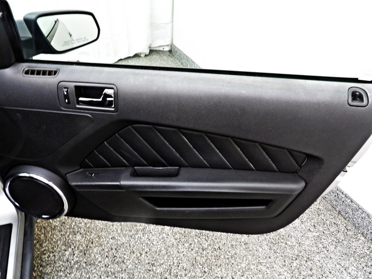 Used 2010 Ford Mustang Premium image 16