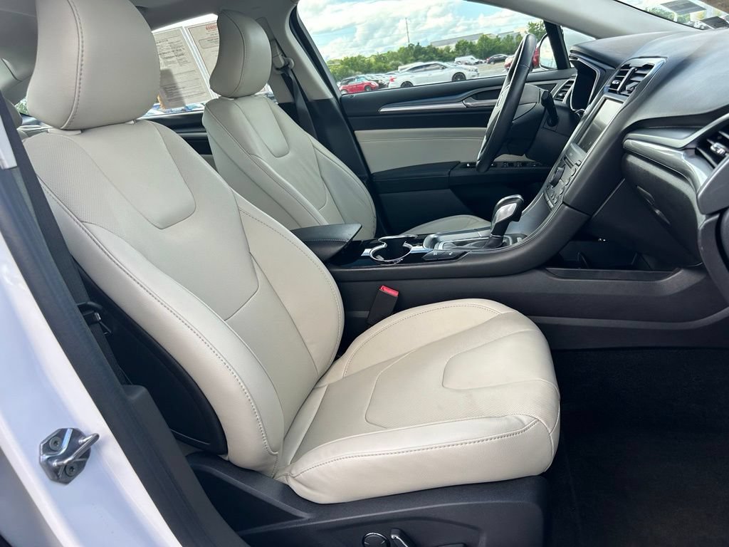 Used 2016 Ford Fusion Titanium FWD image 11