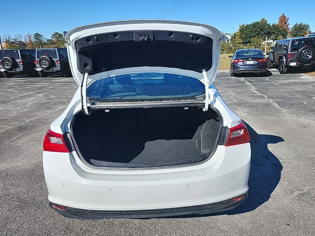 Used 2024 Chevrolet Malibu LT image 18
