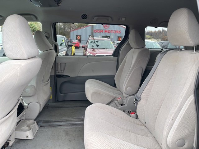 Used 2012 Toyota Sienna LE image 11