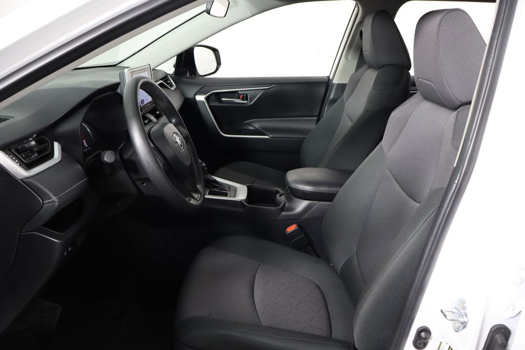 Used 2025 Toyota RAV4 XLE FWD image 14