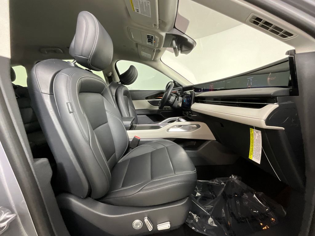 Used 2025 Lincoln Nautilus Premier AWD/4WD image 20