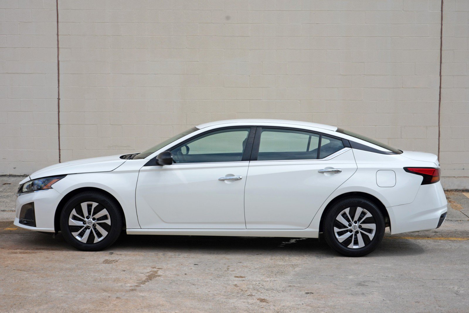 Used 2024 Nissan Altima 2.5 S FWD image 41