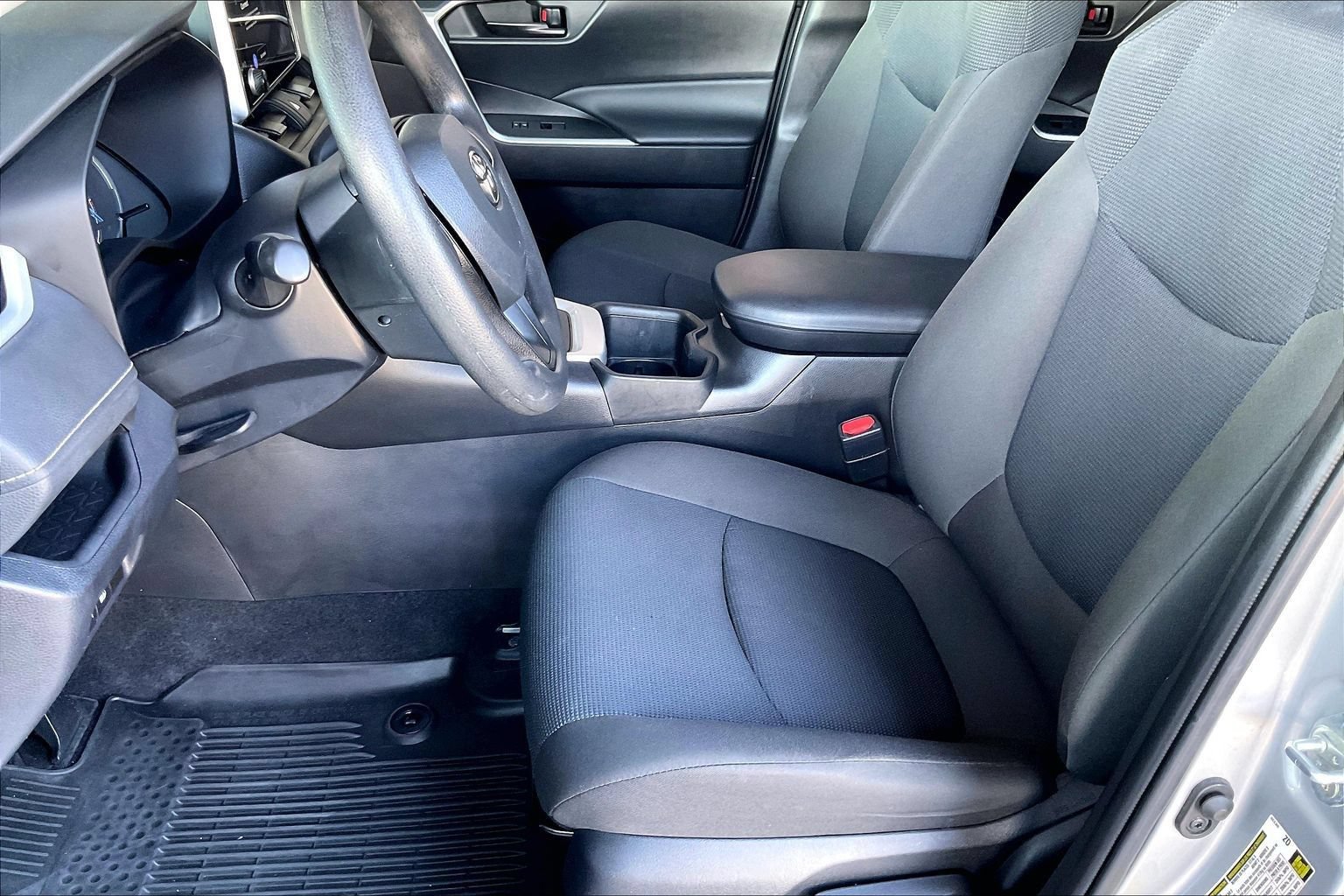 Used 2023 Toyota RAV4 LE AWD/4WD image 19