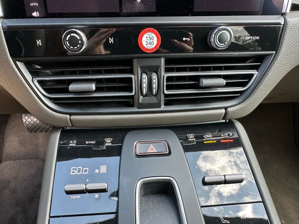 Certified 2022 Porsche Macan AWD/4WD image 24