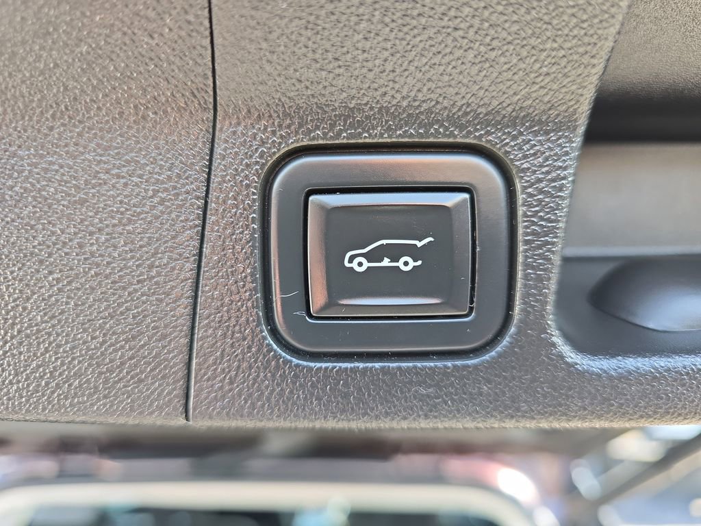 Used 2020 GMC Acadia SLE w/ Driver Convenience Package image 16