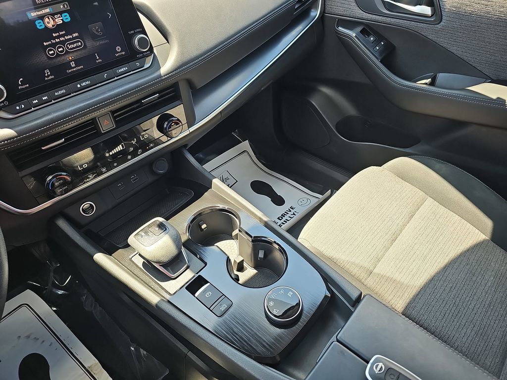 Used 2023 Nissan Rogue SV AWD/4WD image 28