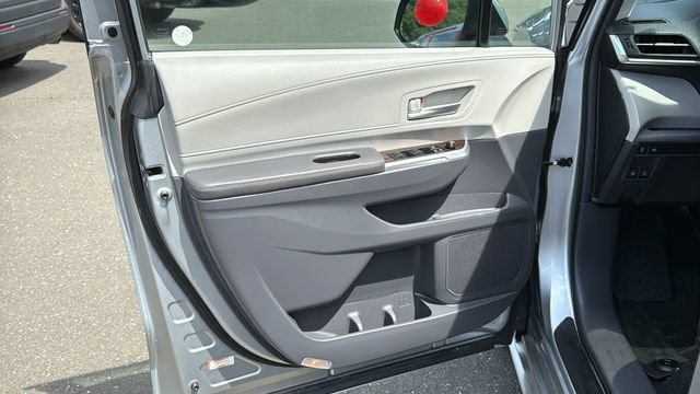 Used 2024 Toyota Sienna XLE AWD/4WD image 6