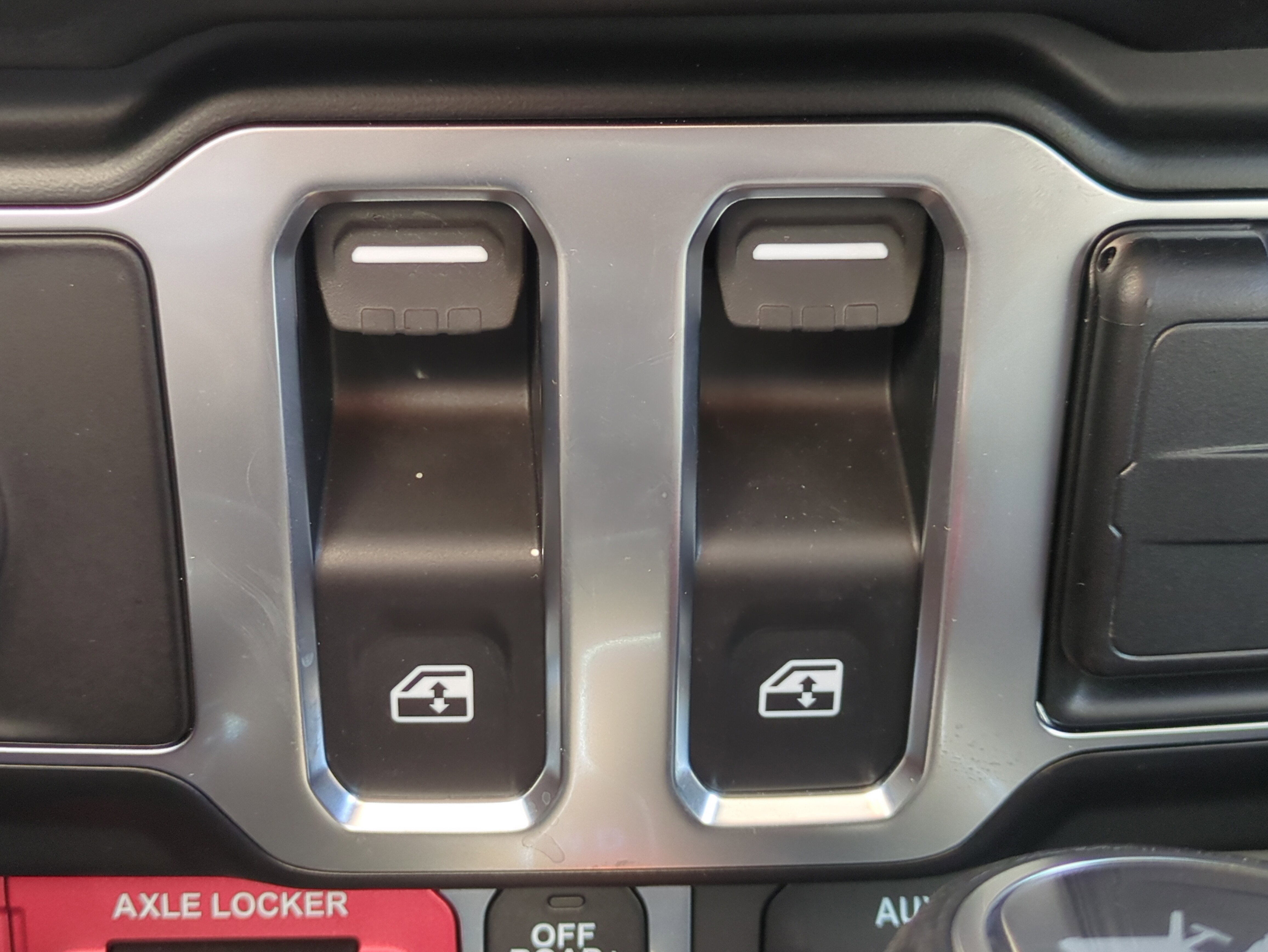 Certified 2025 Jeep Wrangler Willys image 25