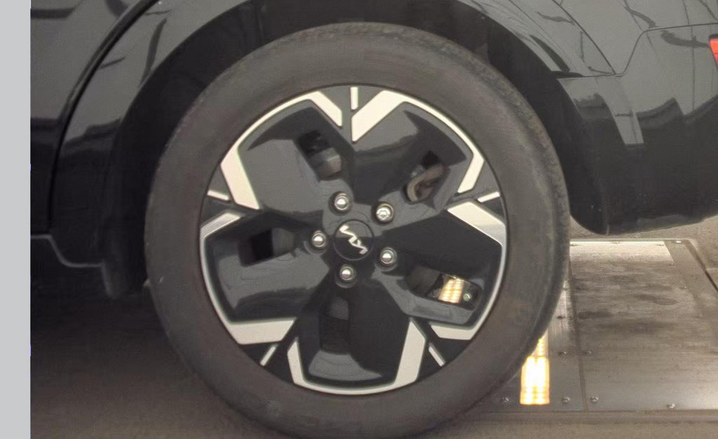 Certified 2023 Kia Niro Wind w/ Wind Preserve Package FWD image 9