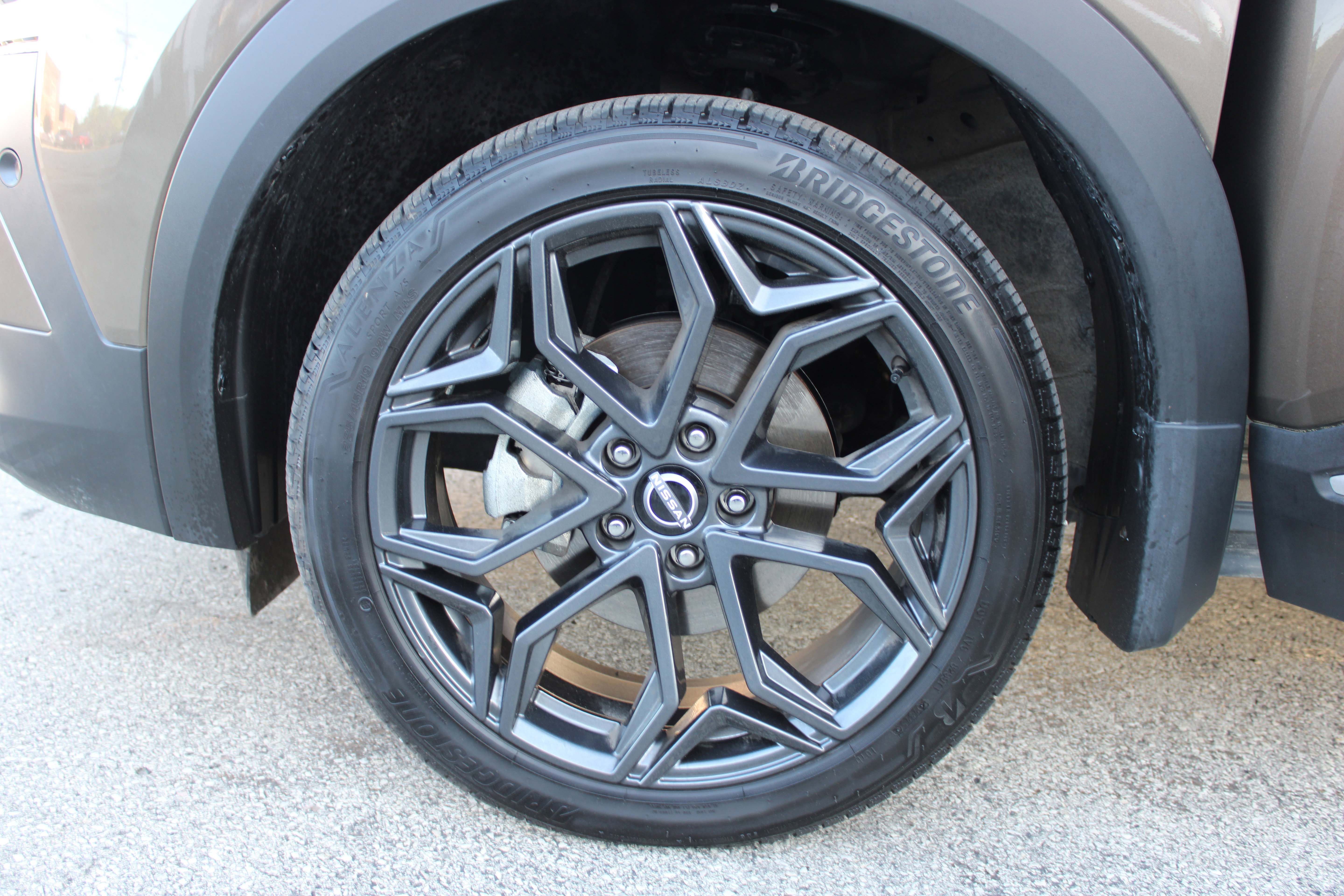 Certified 2025 Nissan Kicks SR w/ SR Premium Package AWD/4WD image 30