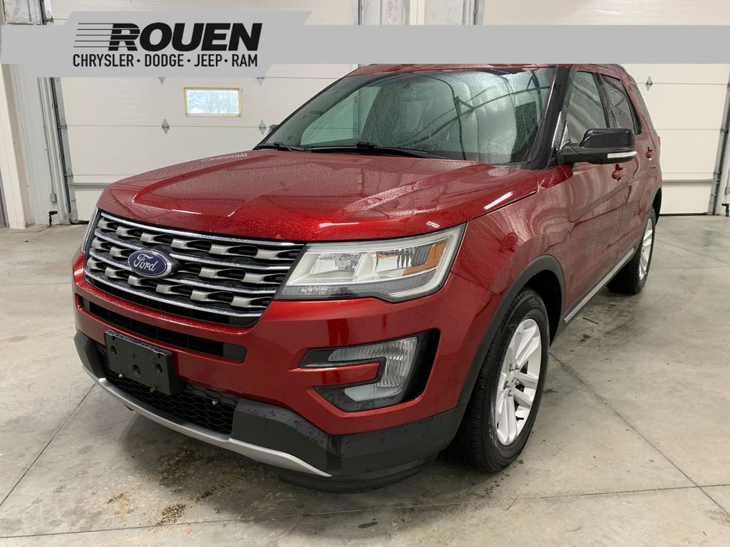 Used 2017 Ford Explorer XLT image 1