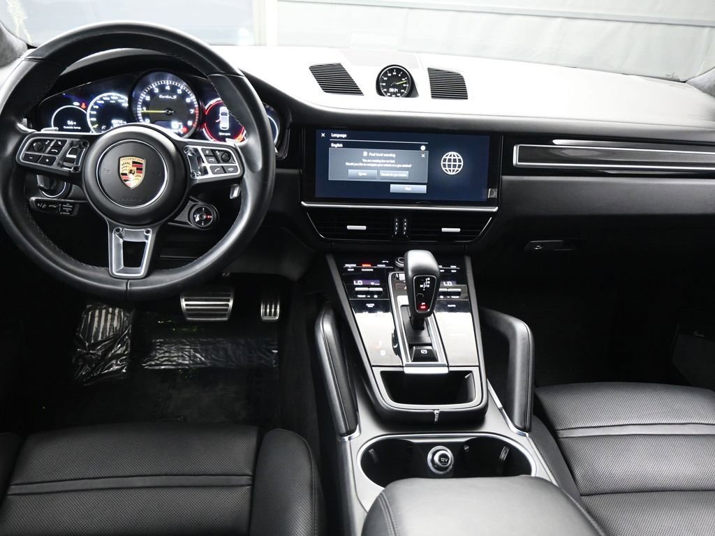 Certified 2022 Porsche Cayenne Turbo S AWD/4WD image 8