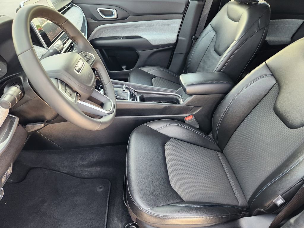 Used 2025 Jeep Compass Latitude AWD/4WD image 13