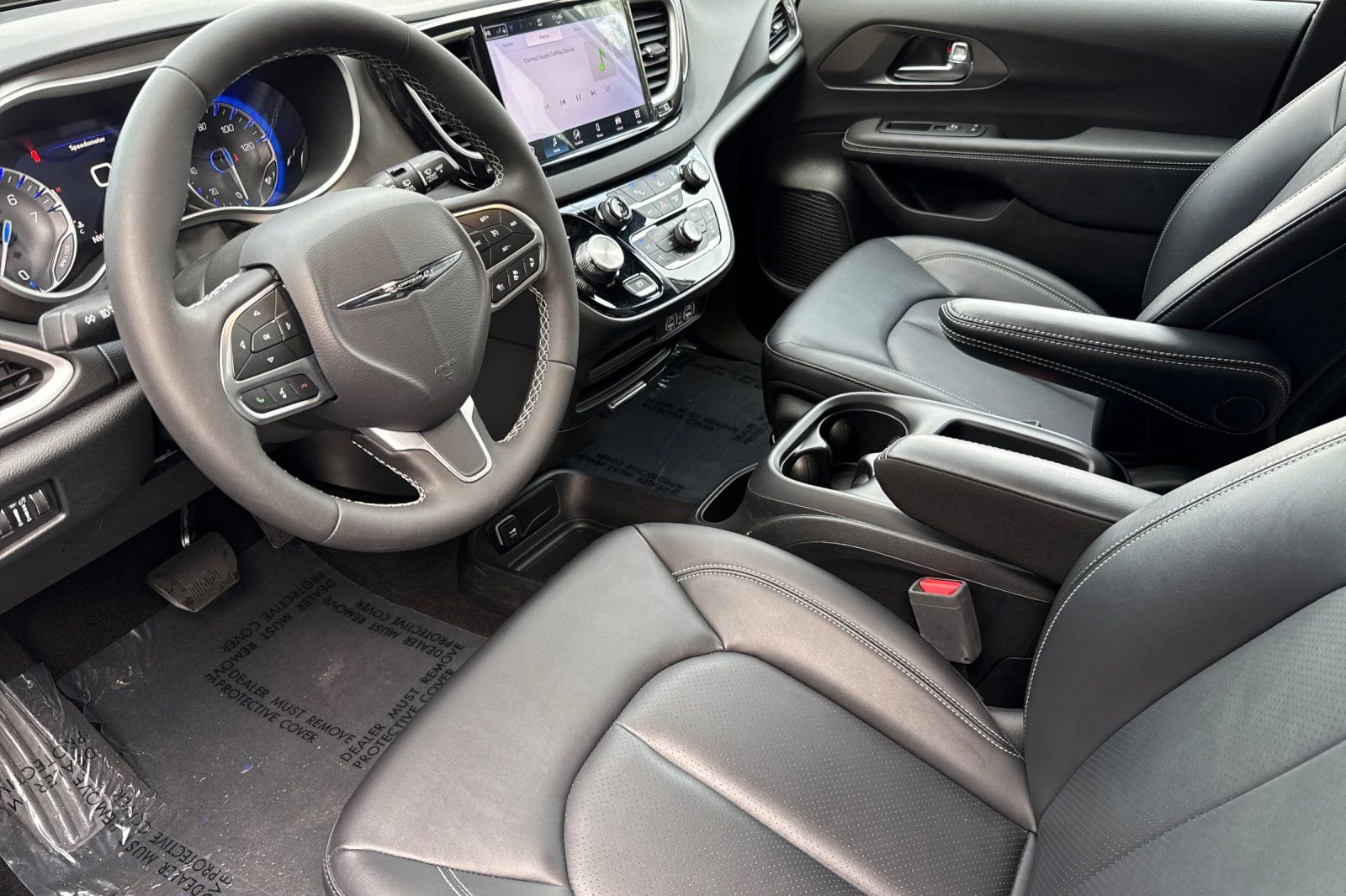 Used 2025 Chrysler Voyager LX image 11