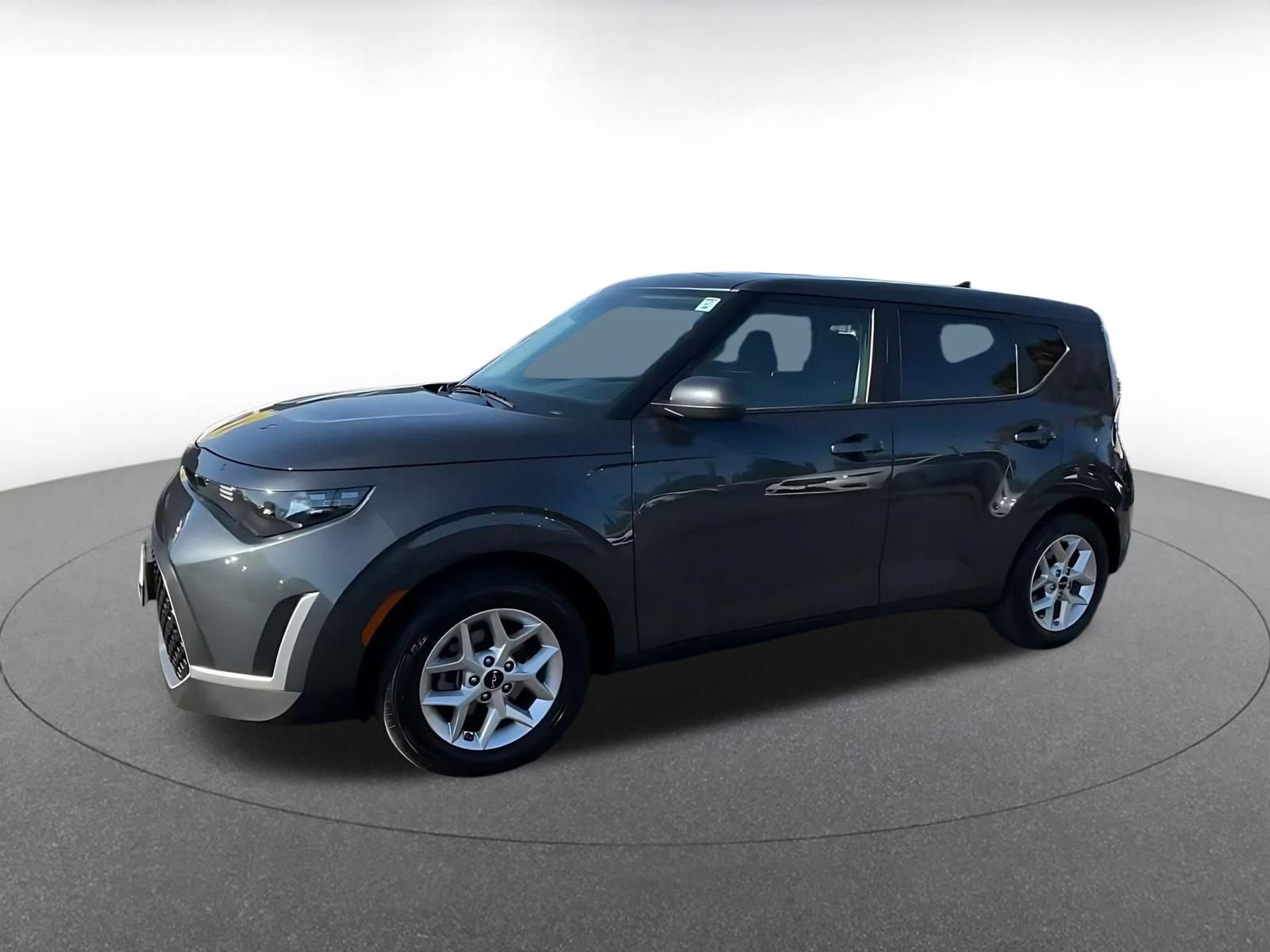 Used 2025 Kia Soul LX w/ LX Technology Package FWD image 7