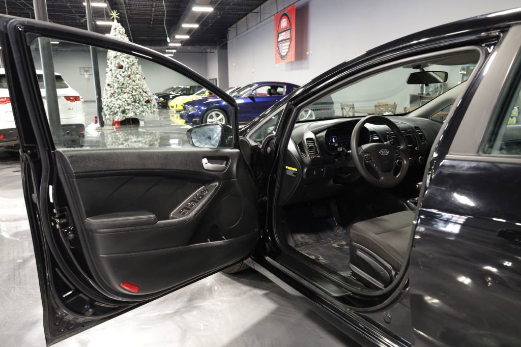 Used 2018 Kia Forte LX w/ LX Rear Camera Package image 9