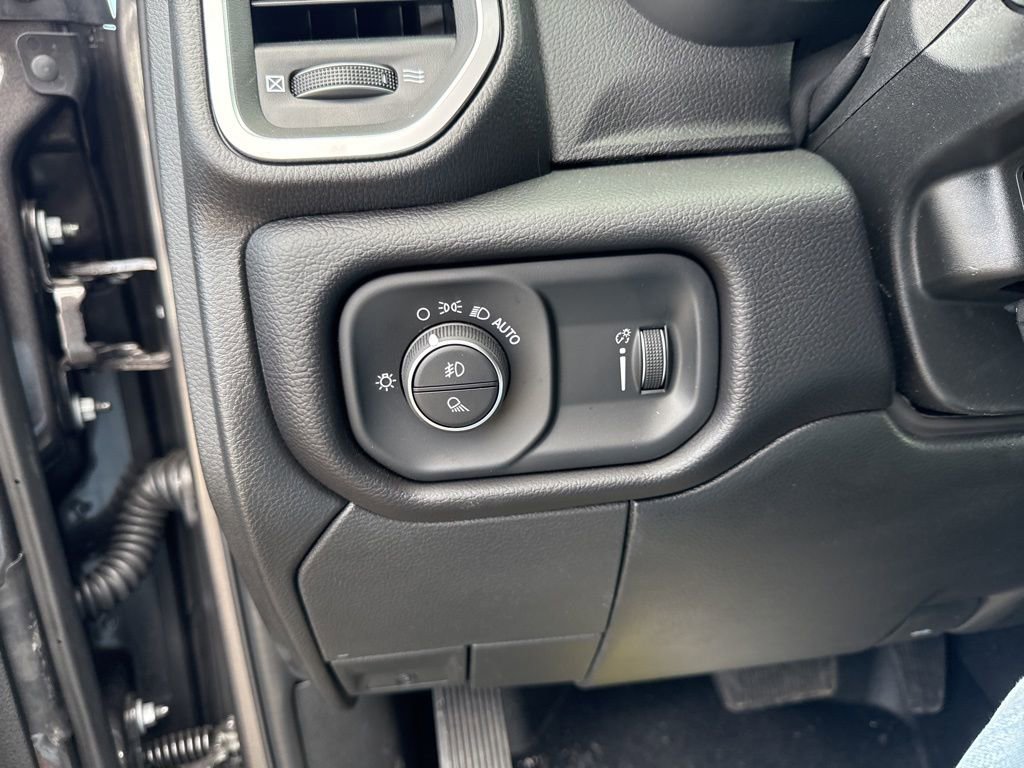 New 2025 RAM 2500 Big Horn AWD/4WD image 18