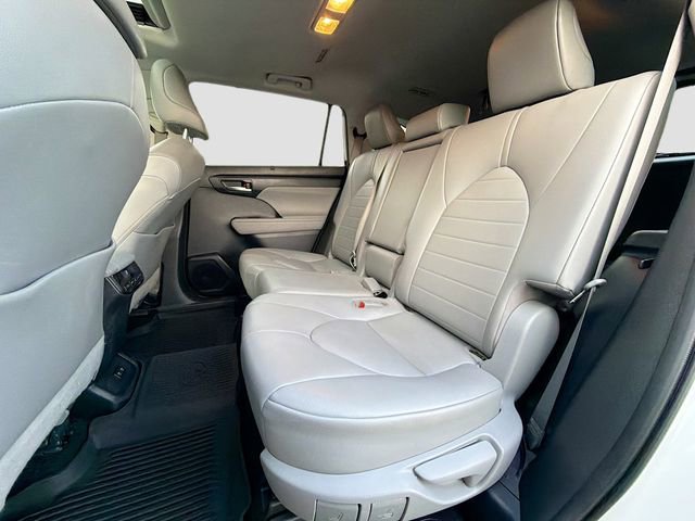 Used 2021 Toyota Highlander XLE image 21