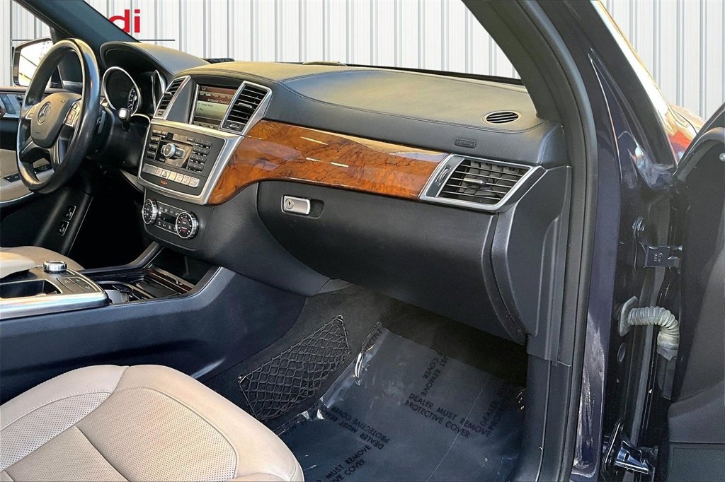 Used 2016 Mercedes-Benz GL 550 4MATIC image 27