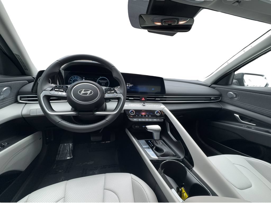 Used 2025 Hyundai Elantra Limited FWD image 18