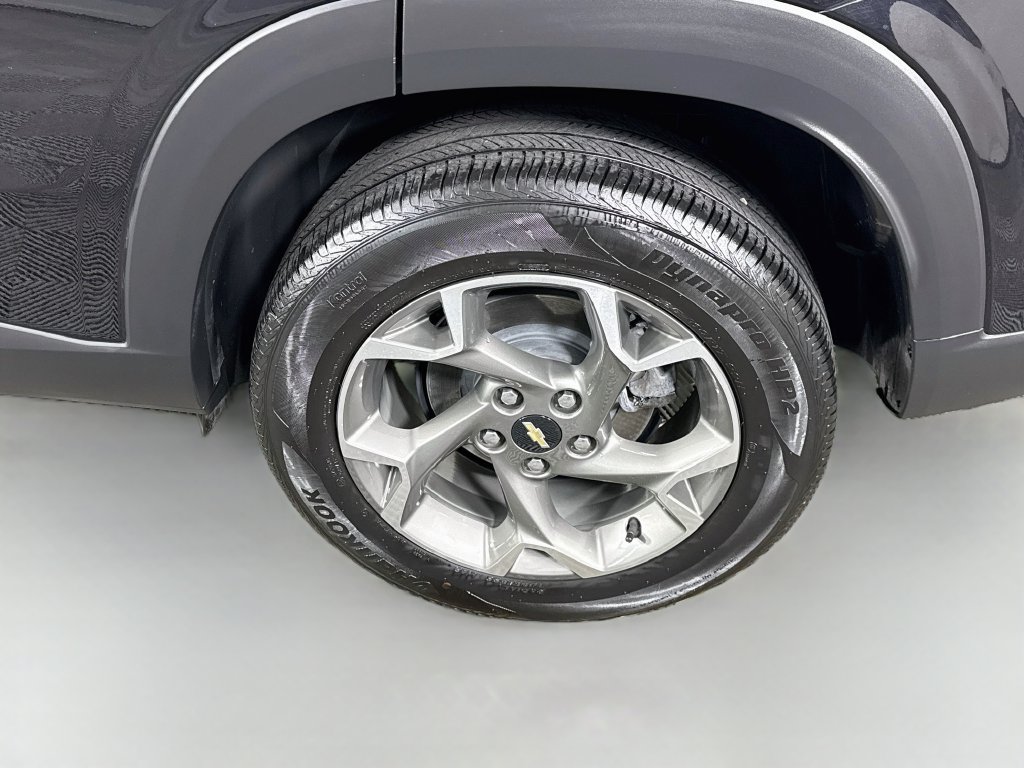 Used 2025 Chevrolet Trax LT w/ Sunroof Package FWD image 31