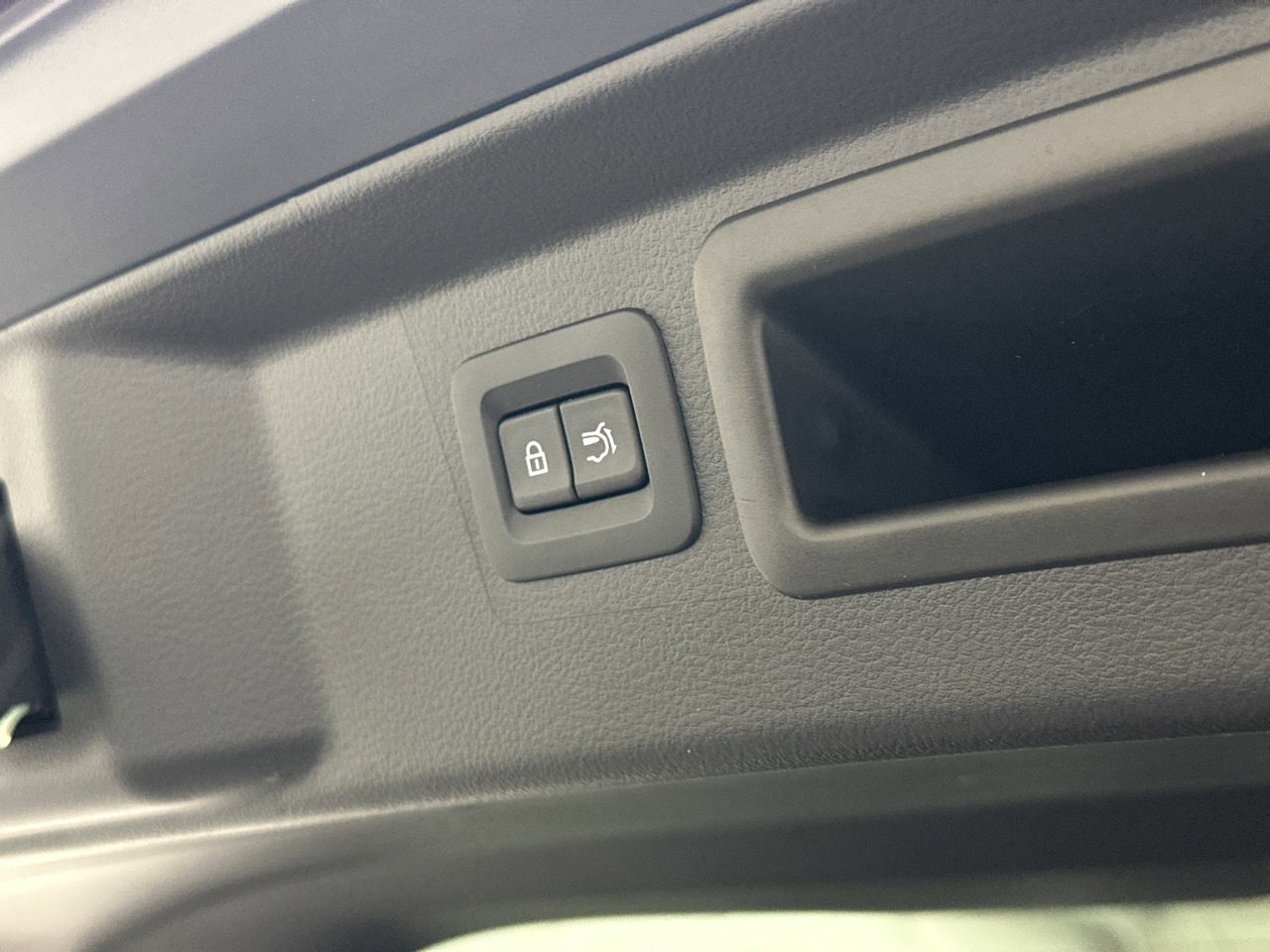 Certified 2025 MAZDA CX-50 Meridian Edition w/ Apex Package image 8