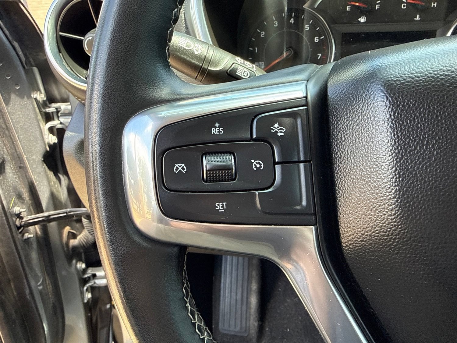 Used 2024 Chevrolet Blazer LT w/ LPO, Black Grille Bar Package FWD image 9