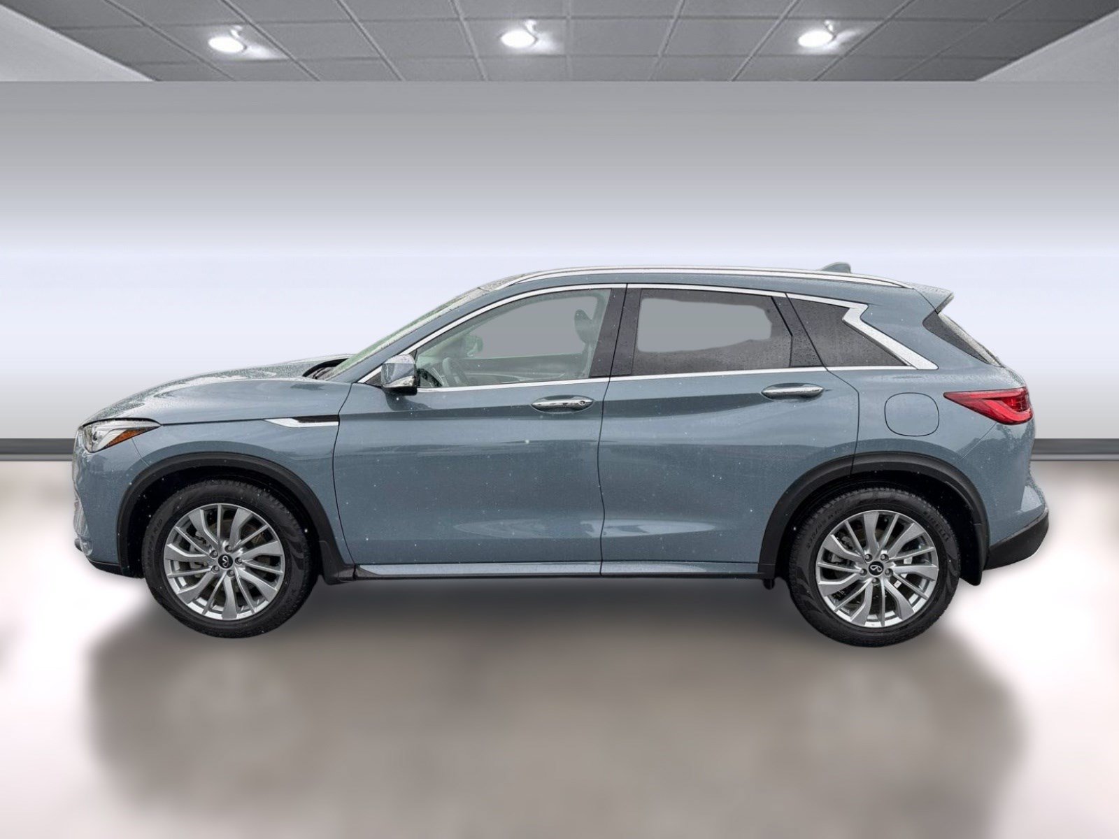 Used 2023 INFINITI QX50 Luxe FWD image 2