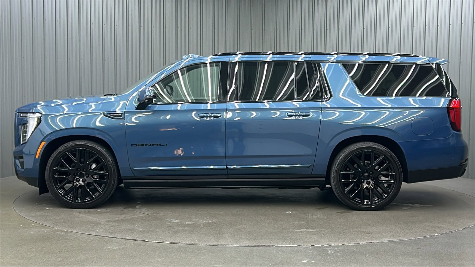 Used 2025 GMC Yukon XL Denali Ultimate image 2