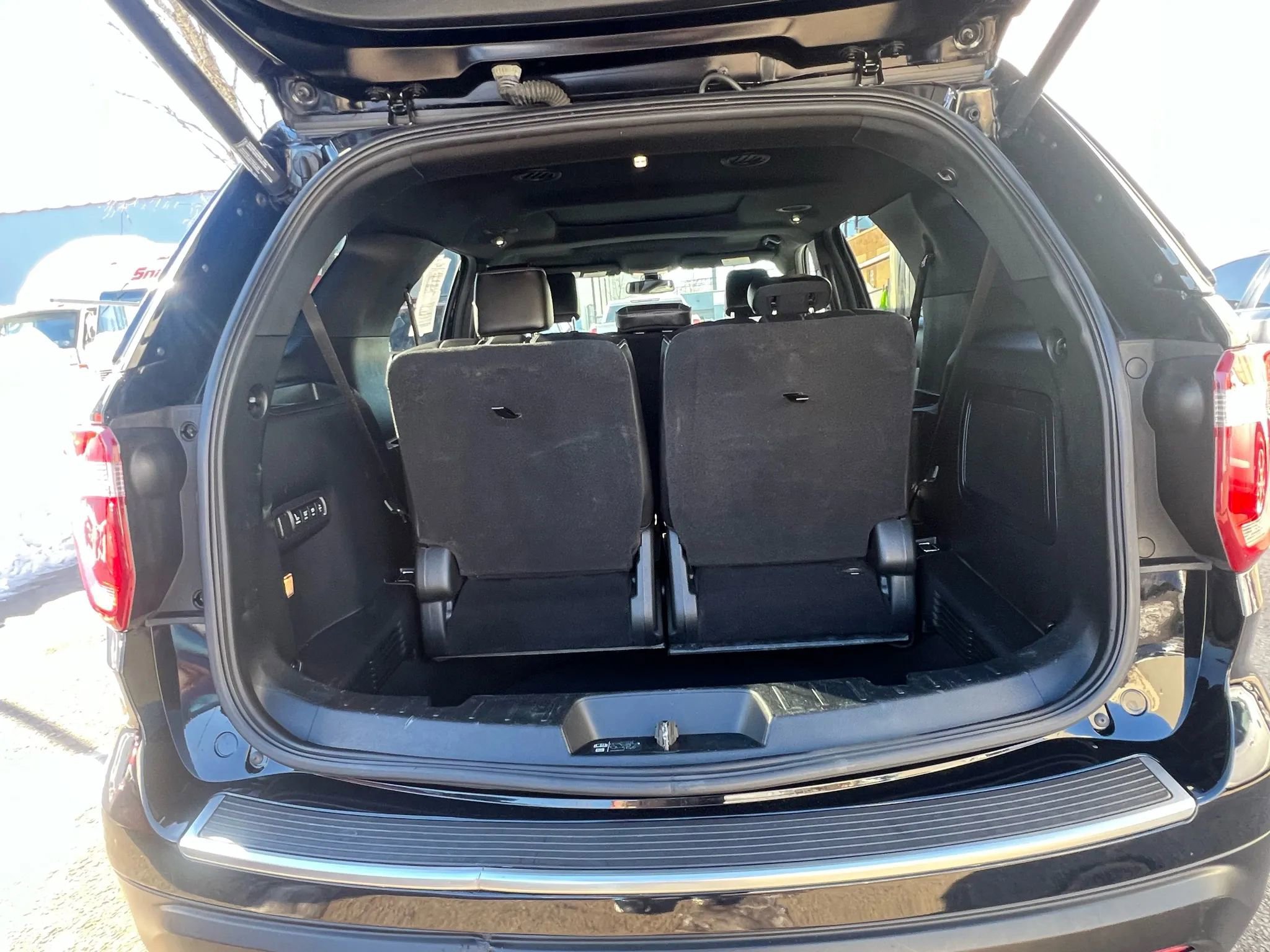 Used 2018 Ford Explorer Platinum image 10