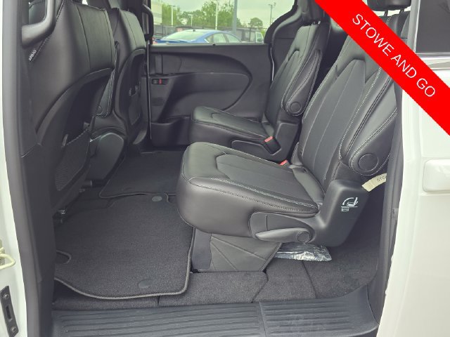 New 2027 Chrysler Pacifica LX FWD image 31