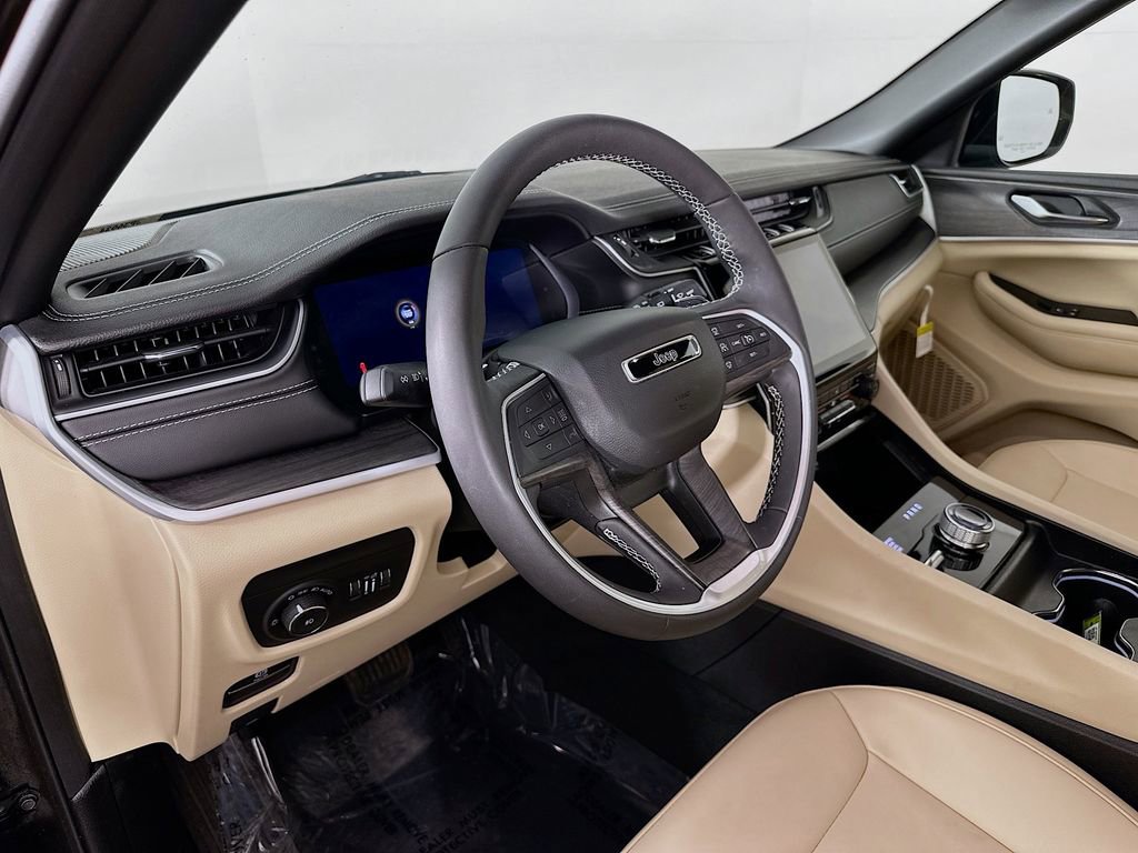 Certified 2025 Jeep Grand Cherokee Limited image 16