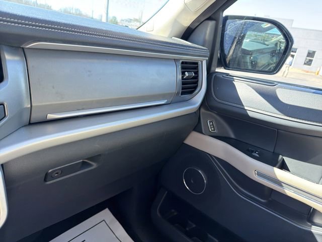 Used 2024 Ford Expedition Max XLT image 23