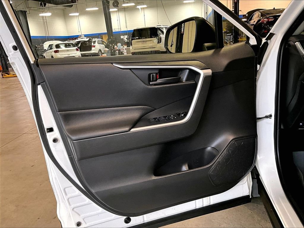 Used 2020 Toyota RAV4 LE w/ Carpet Mat Package AWD/4WD image 9