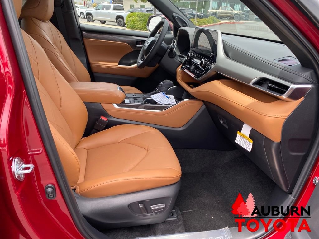 New 2026 Toyota Highlander Platinum AWD/4WD image 14