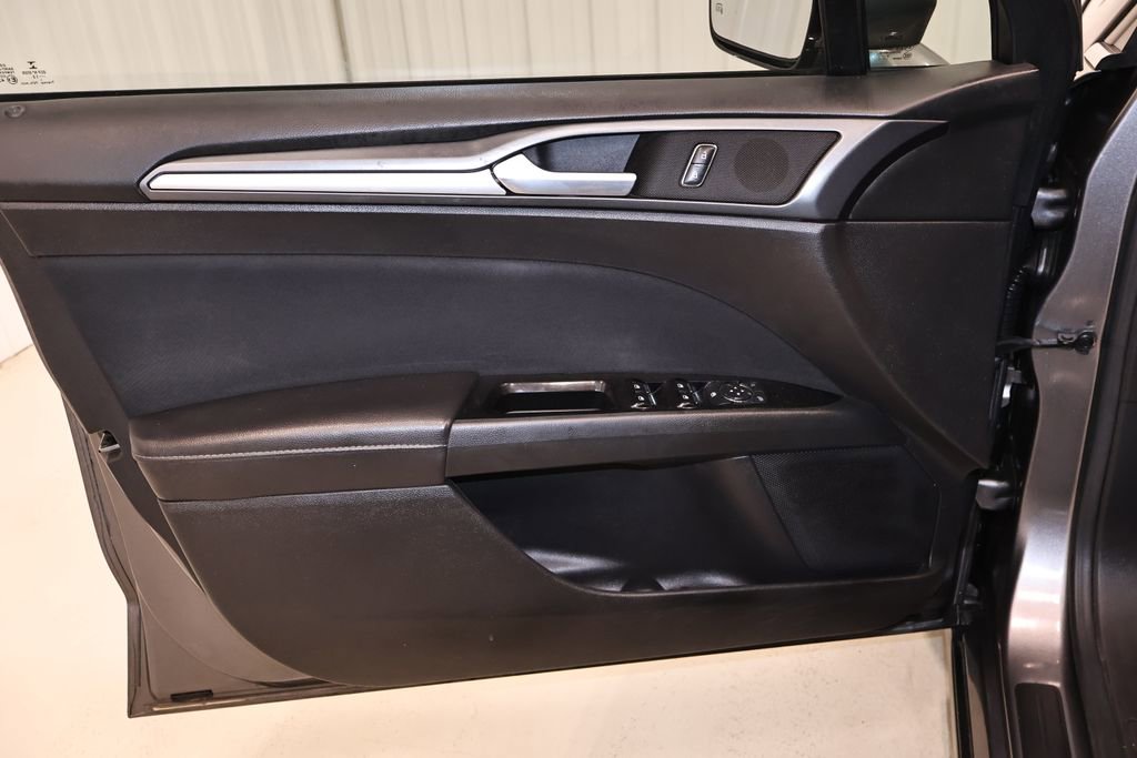 Used 2013 Ford Fusion SE FWD image 10