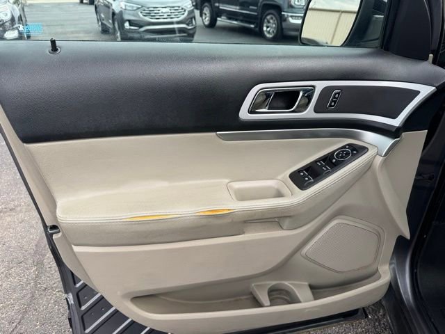 Used 2014 Ford Explorer XLT w/ Equipment Group 202A AWD/4WD image 29