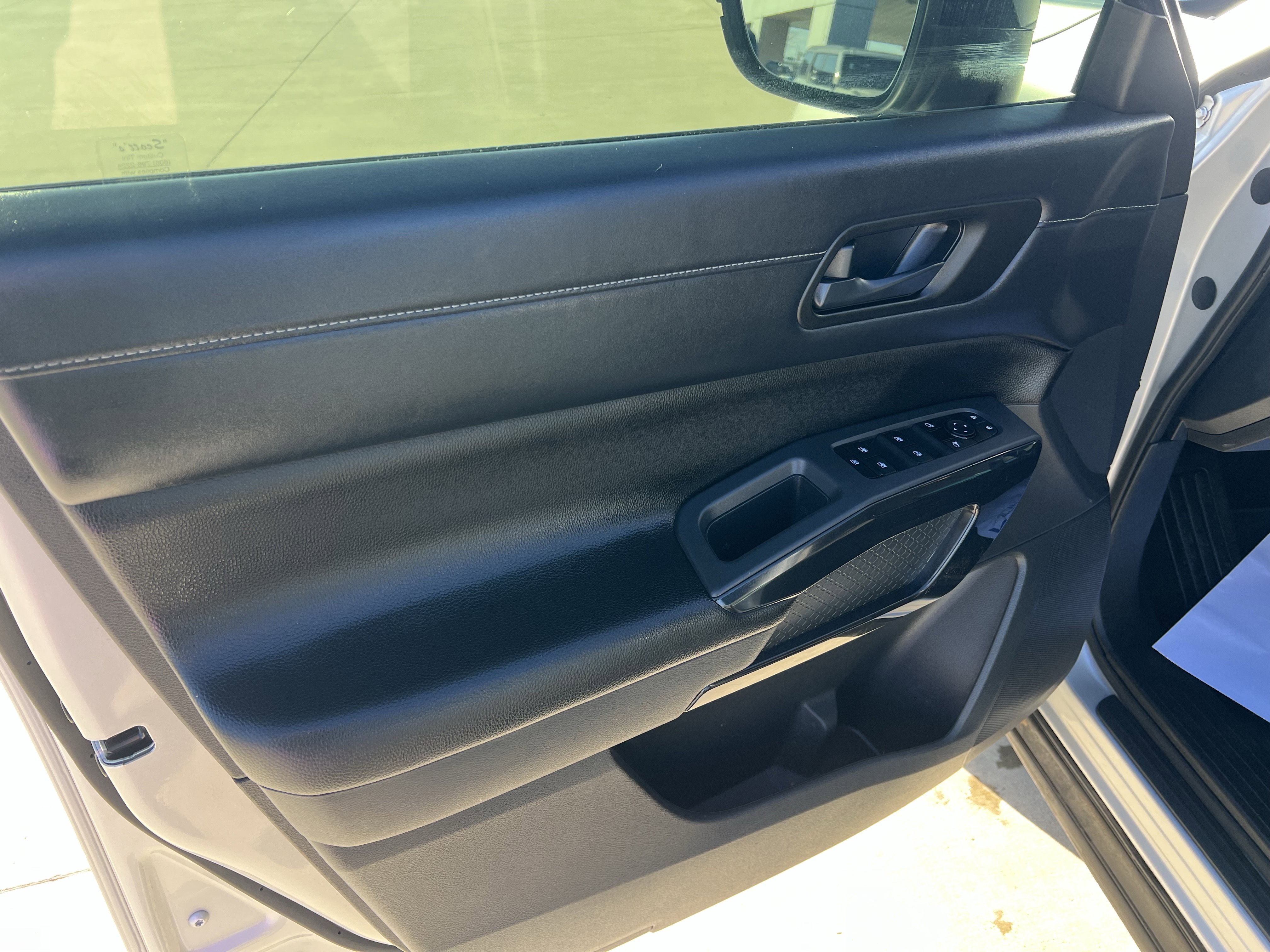 Used 2024 Nissan Pathfinder S image 14