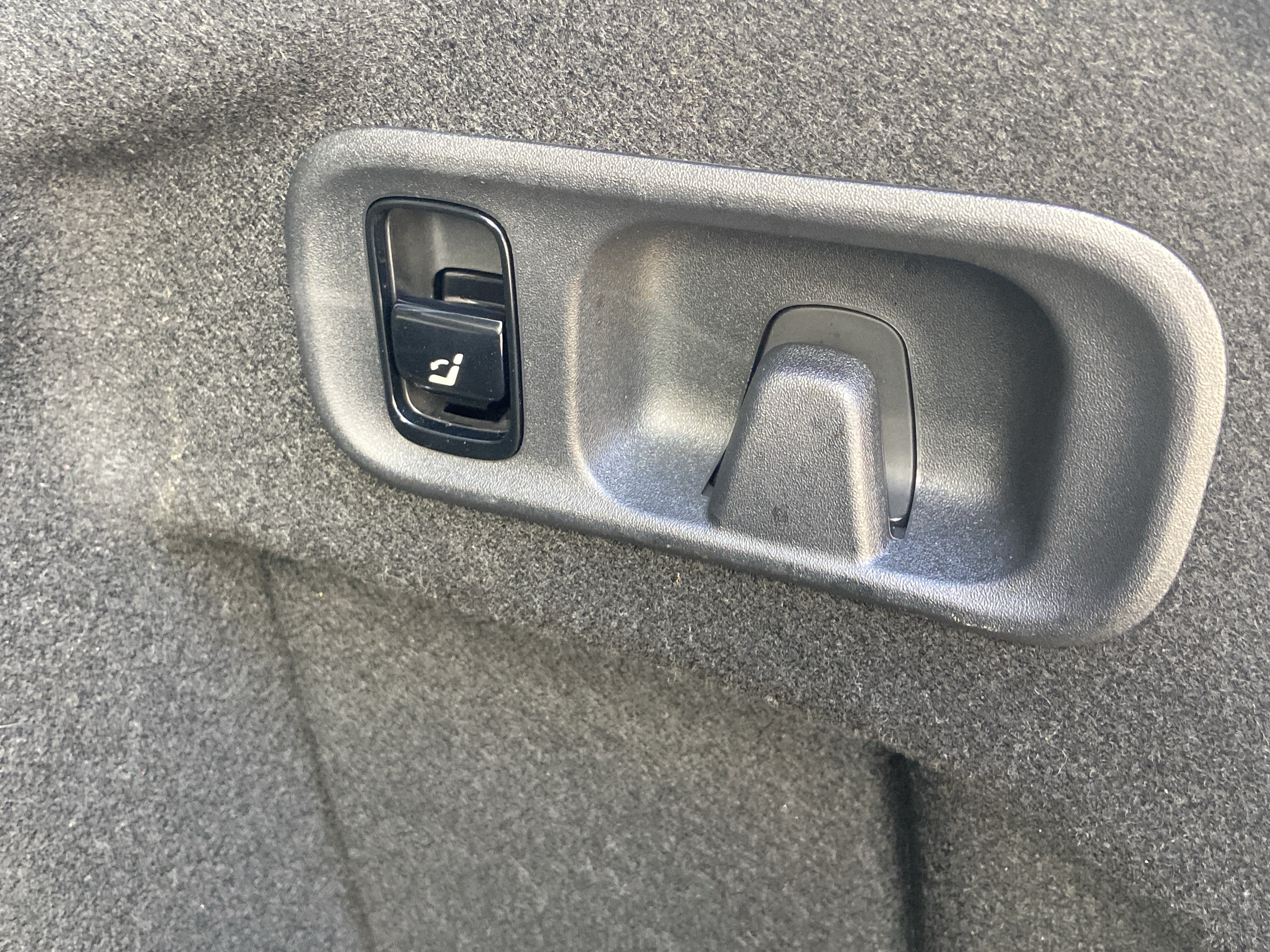 Certified 2025 Mercedes-Benz C 300 Sedan image 12